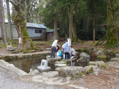 岡の泉