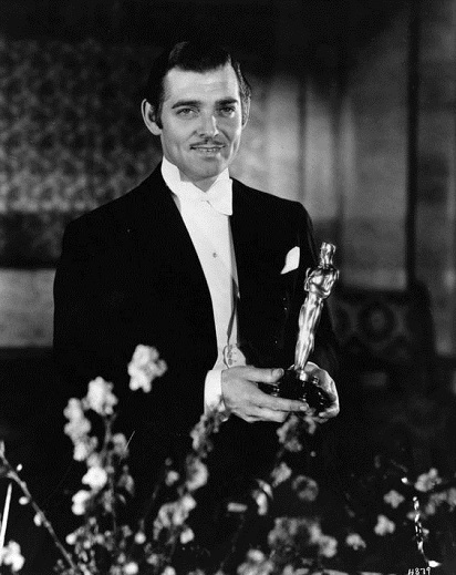 Clark Gable with Oscar in 1934.jpg