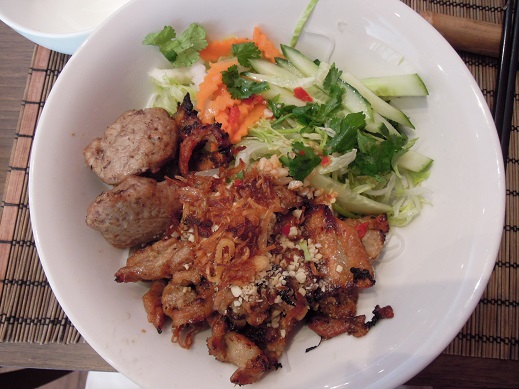 Bun(Chargrilled Pork and Grilled Pork Ball)