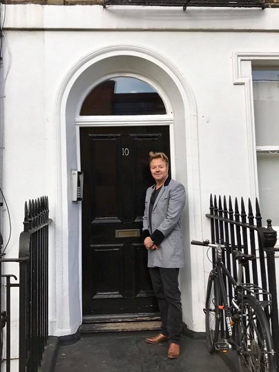 Brian Setzer Old Apartment in London (5).jpg