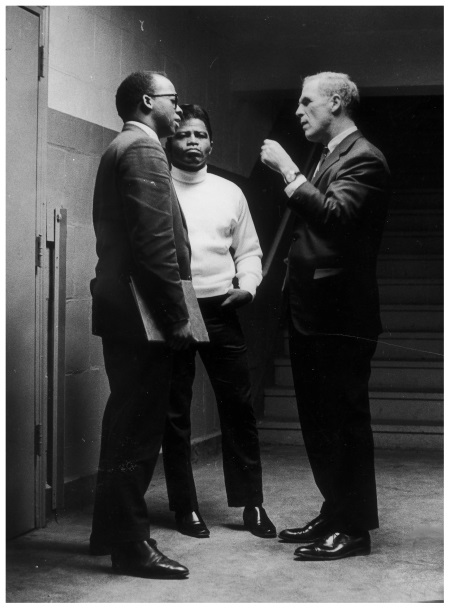 Ž¢Tom Atkins, James Brown and the then mayor of Boston, Kevin White – Boston, April 5, 1968Ž£(by Bob Dean)¡£.jpg