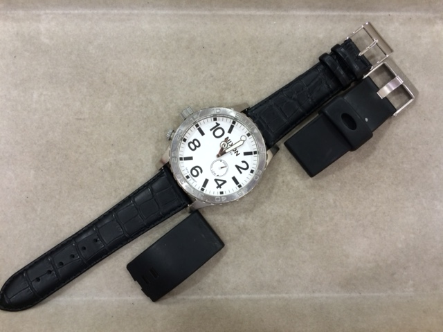 NIXON 51-30 ホワイト ラバーベルト 時計修理 NIXON ニクソン 51-30 ベルト交換 | 時計修理専門店