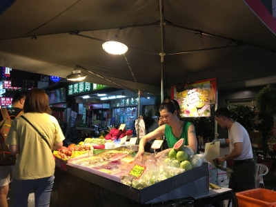 六合夜市フルーツ屋