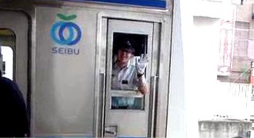 乗り物の噂・裏技・裏話_手を振る車掌