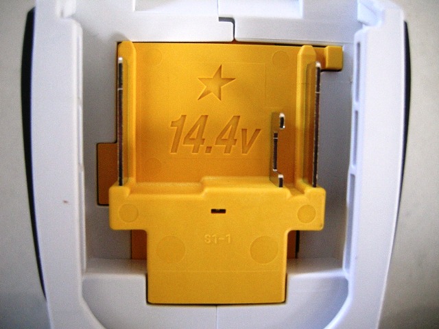 マキタ CL141FDの差込口