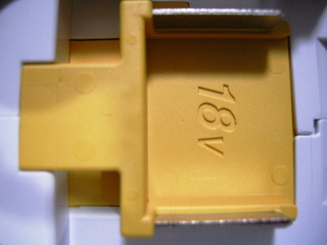 マキタ CL180FDのバッテリ差込口