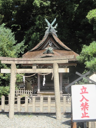 泉穴師神社