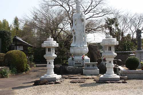 宝蔵寺久寺家観音菩薩像碑
