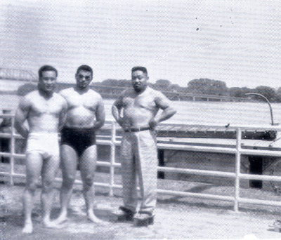 東郷ブラザーズ1952.jpg