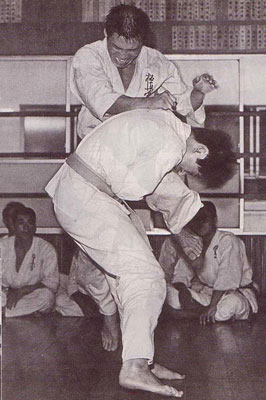 現代カラテマガジン1972_11_2.jpg