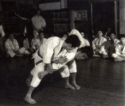 芦原英幸大山道場組手.jpg