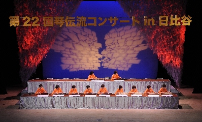 演奏に華を添えた豪華な舞台