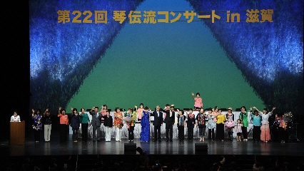 全員笑顔で今年のコンサートが終了