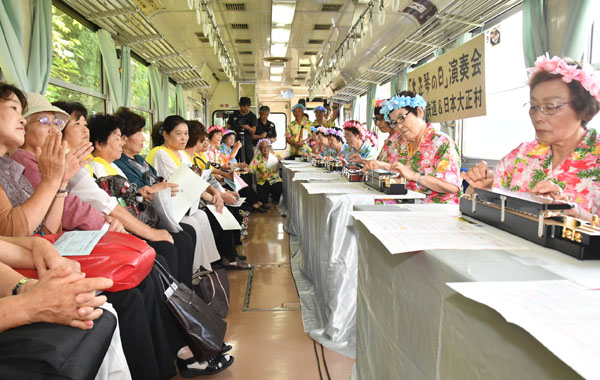 「大正琴の日」大正琴列車2