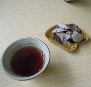 加登長さんの干し柿とお茶