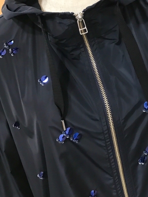 MUVEIL ビジュー付ナイロンジャケットネイビー