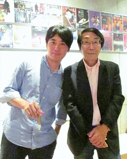 外山文治監督(左)と二井