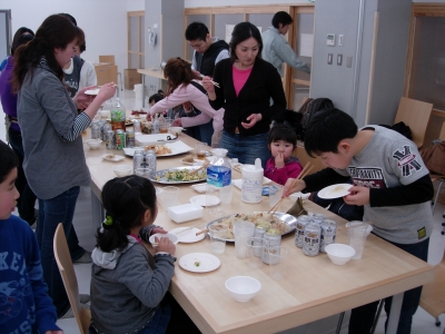 後半は、水車さんのお料理を囲んでの交流会です。