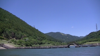 青土ダムの浮き桟橋