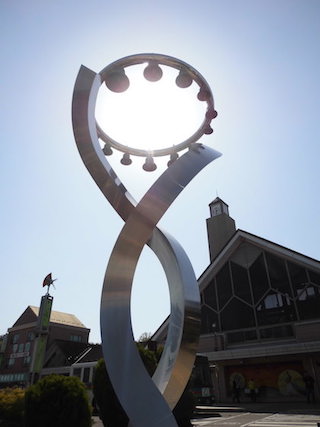 東近江市の近江鉄道八日市駅前のオブジェ