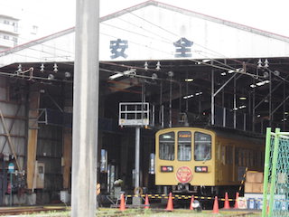 近江鉄道の車庫で洗車体験