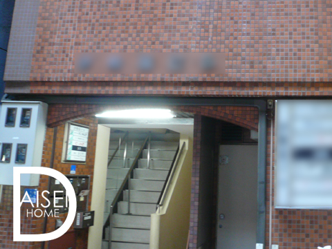堂山町 商店街内角店舗2階
