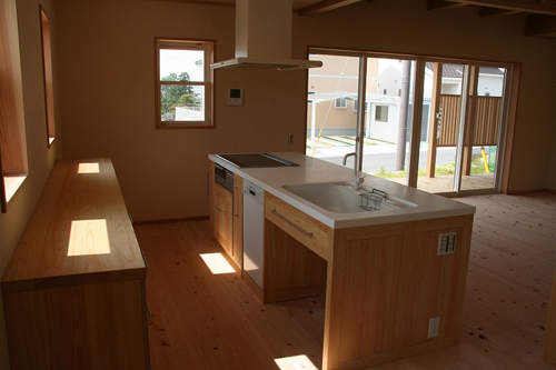 檜キッチンを家具メーカーで