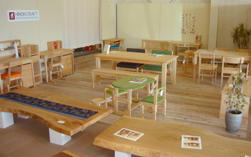 ひのき家具の展示風景