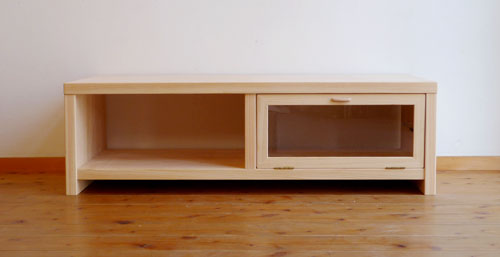 シンプルなテレビボード