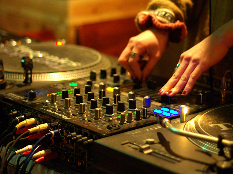 AGOLA | party