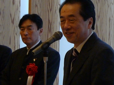 菅直人総理と武者理事著の2ショット