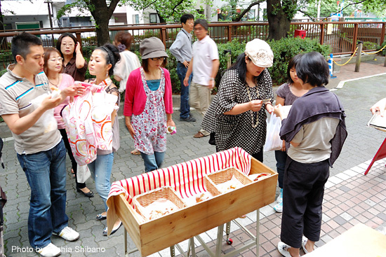 目黒川沿い道行く人に大人気