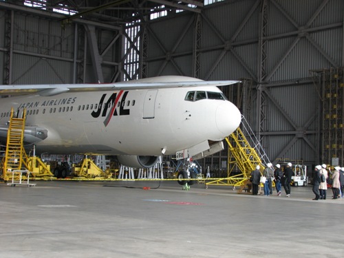 見学のワンシーン。やっぱり飛行機って大きいね