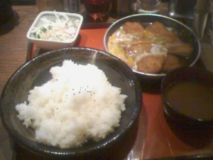 黒豚カツの定番卵とじ