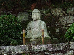 阿弥陀の石仏