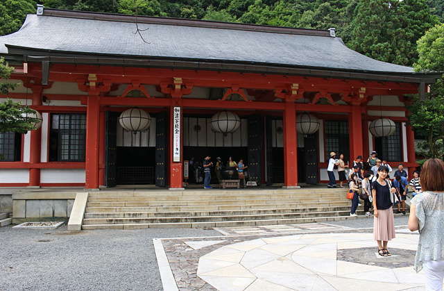 鞍馬寺本殿の前で 鞍馬寺本殿の前で
