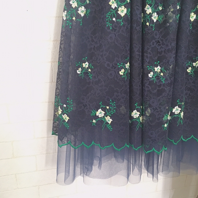 お花刺繍レースのチュールスカート