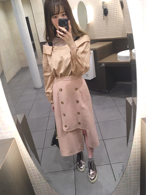 大人フェミニンファッション,30代,トレンチ風アシメスリットスカートのコーディネート