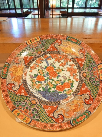 有田焼「静山窯の絵皿」に刺身を盛る | 親方の隠し部屋