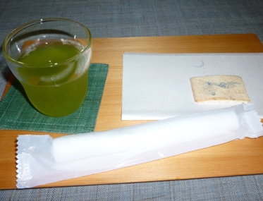 水出し煎茶と干菓子