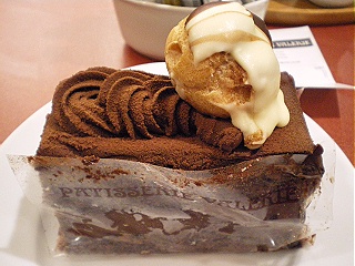 ダブルチョコレートケーキ