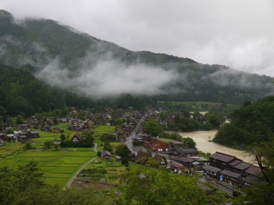 濁流の庄川