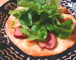 鴨のスモークとルッコラのピザ