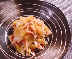 キャベツとエノキ茸の梅おかか和え