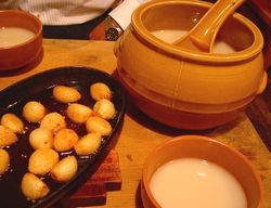 ニンニク焼とマッコリ壷