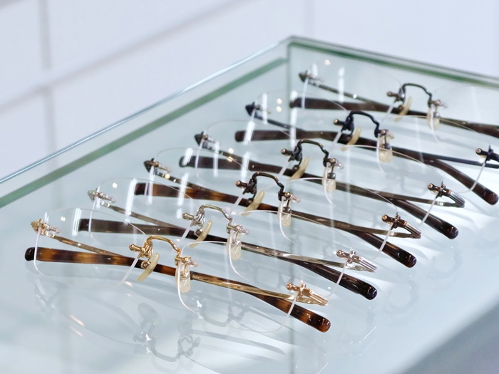 美品 999.9 TW-10T ダークブルーマット リムレス メガネ サングラス フォーナインズ（TW-10T） | メガネのクロサワ