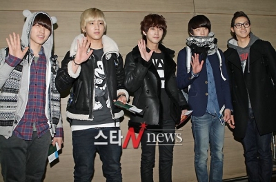 新年 韓国からのお届け物 B1A4