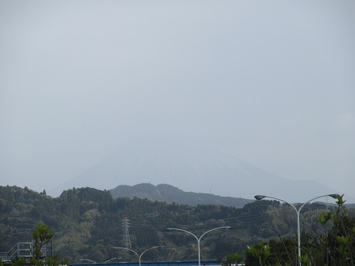 4/7 8時半過ぎの富士山?