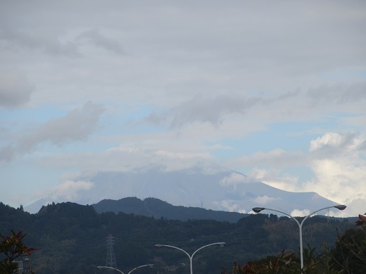 11/5 13時過ぎの富士山?