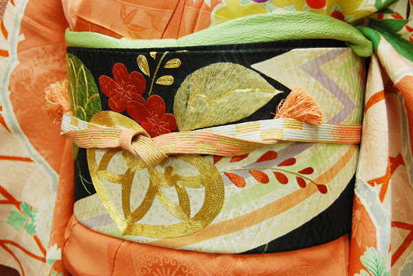 上前に日本刺繍！オレンジ地に菊や牡丹 豪華訪問着 | kimono sarasa